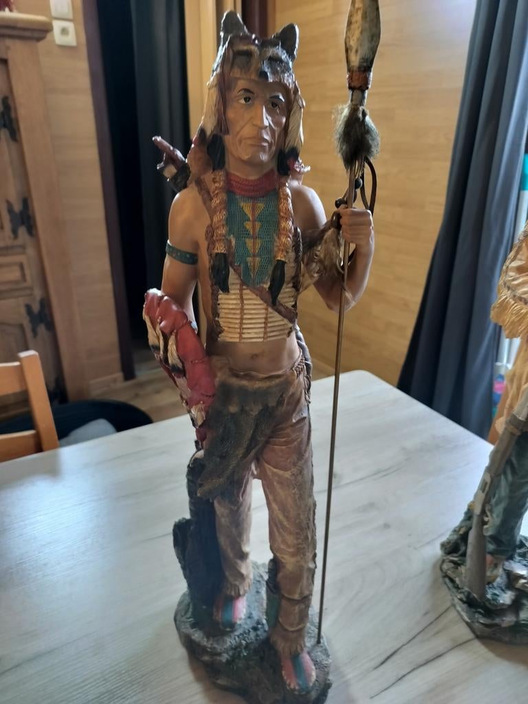 2 statues d'Indiens, Enlèvement