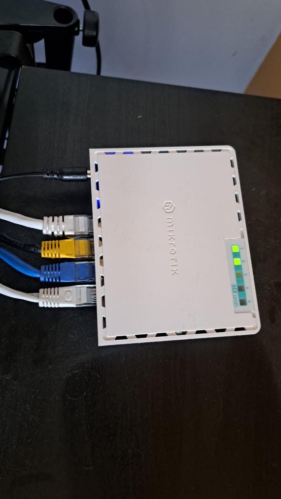 Mikrotik - 5-Port Gigabit 512MB RAM HEX Router (E50UG), Ophalen, Zo goed als nieuw, MikroTik