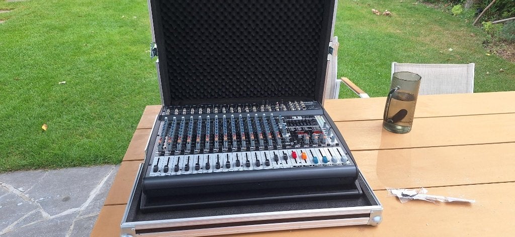 Set PMP6000 in flightcase + 2 Luidsprekers 400W, Muziek en Instrumenten, Ophalen, Zo goed als nieuw, Dj-set, Behringer
