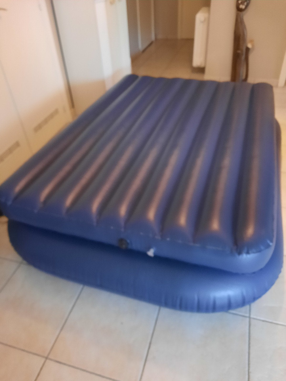 Matela lit pneumatic de marque Redform  avec moteur, Caravans en Kamperen, Ophalen, Zo goed als nieuw, 1-persoons