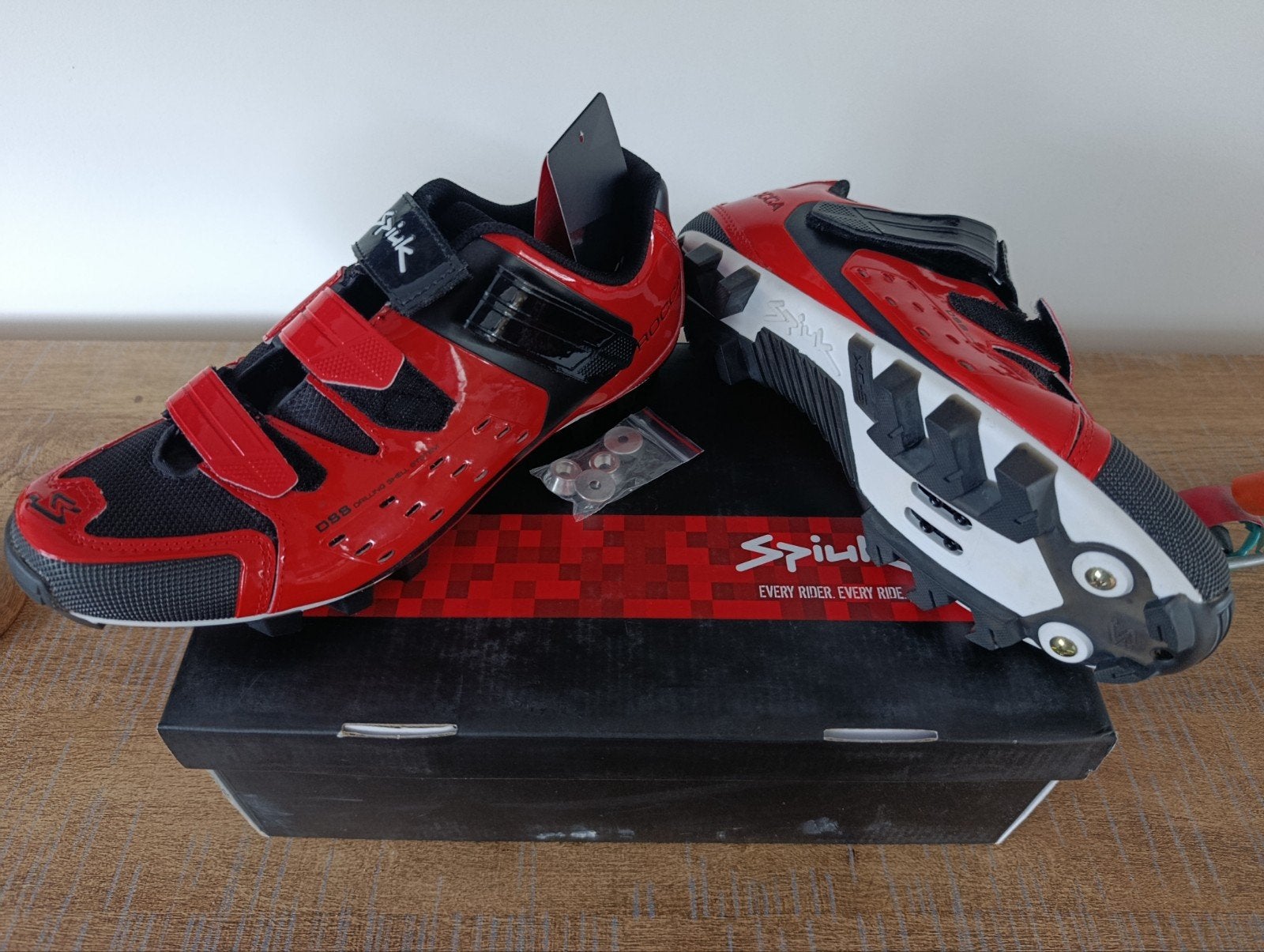NEUVES : chaussures de VTT Spiuk 44, Enlèvement ou Envoi, Neuf, Chaussures