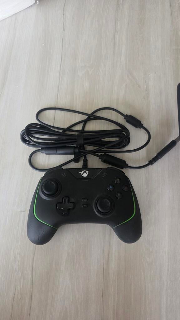 Manette de jeu Razer Wolverine V2 — noire, Consoles de jeu & Jeux vidéo, Enlèvement ou Envoi, Comme neuf