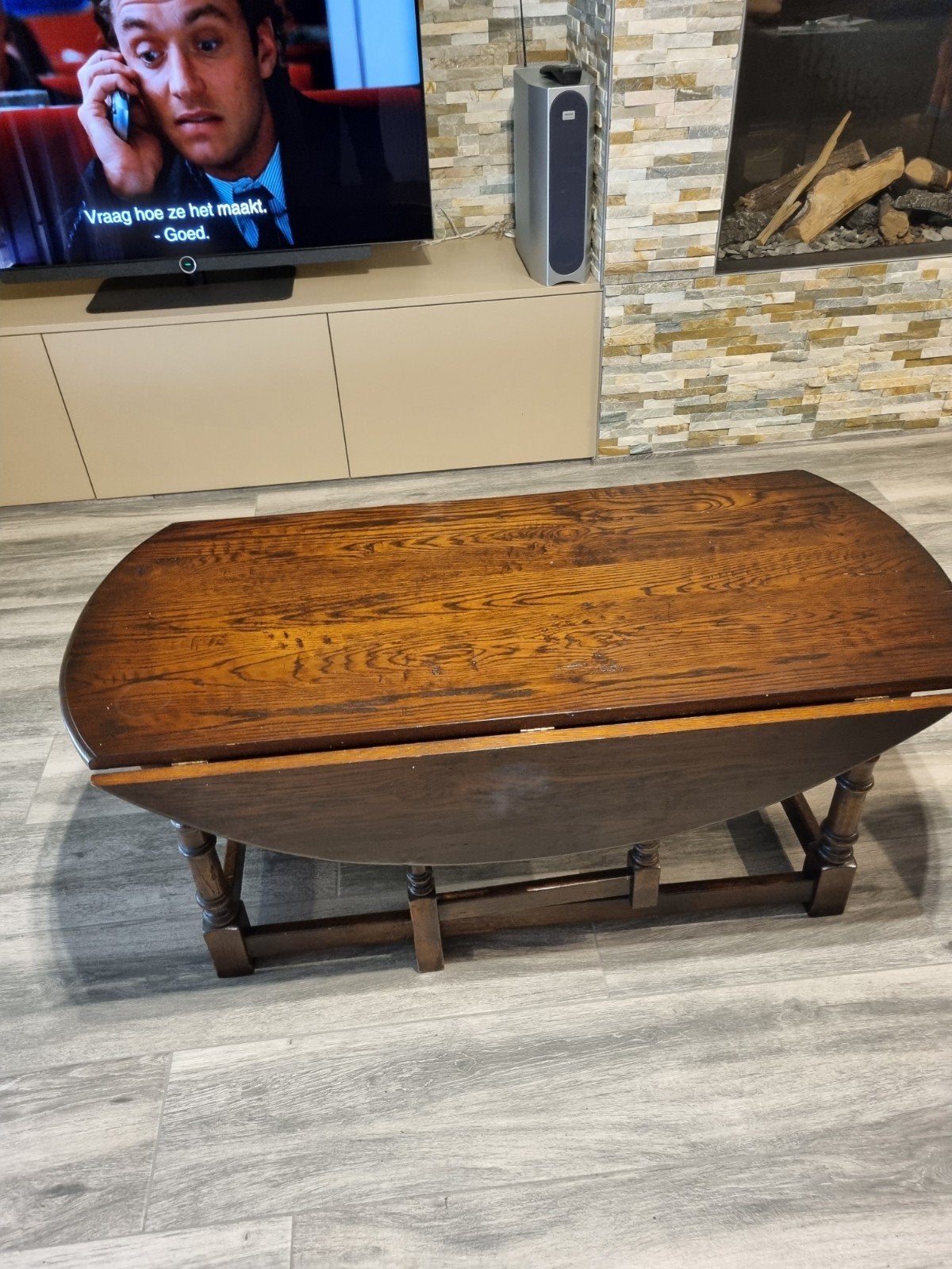 engels salon tafel, Enlèvement