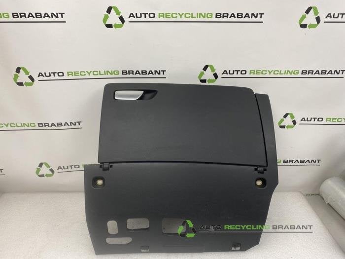 Boîte à gants d'un Audi A3, -, 3 mois de garantie, Utilisé, -