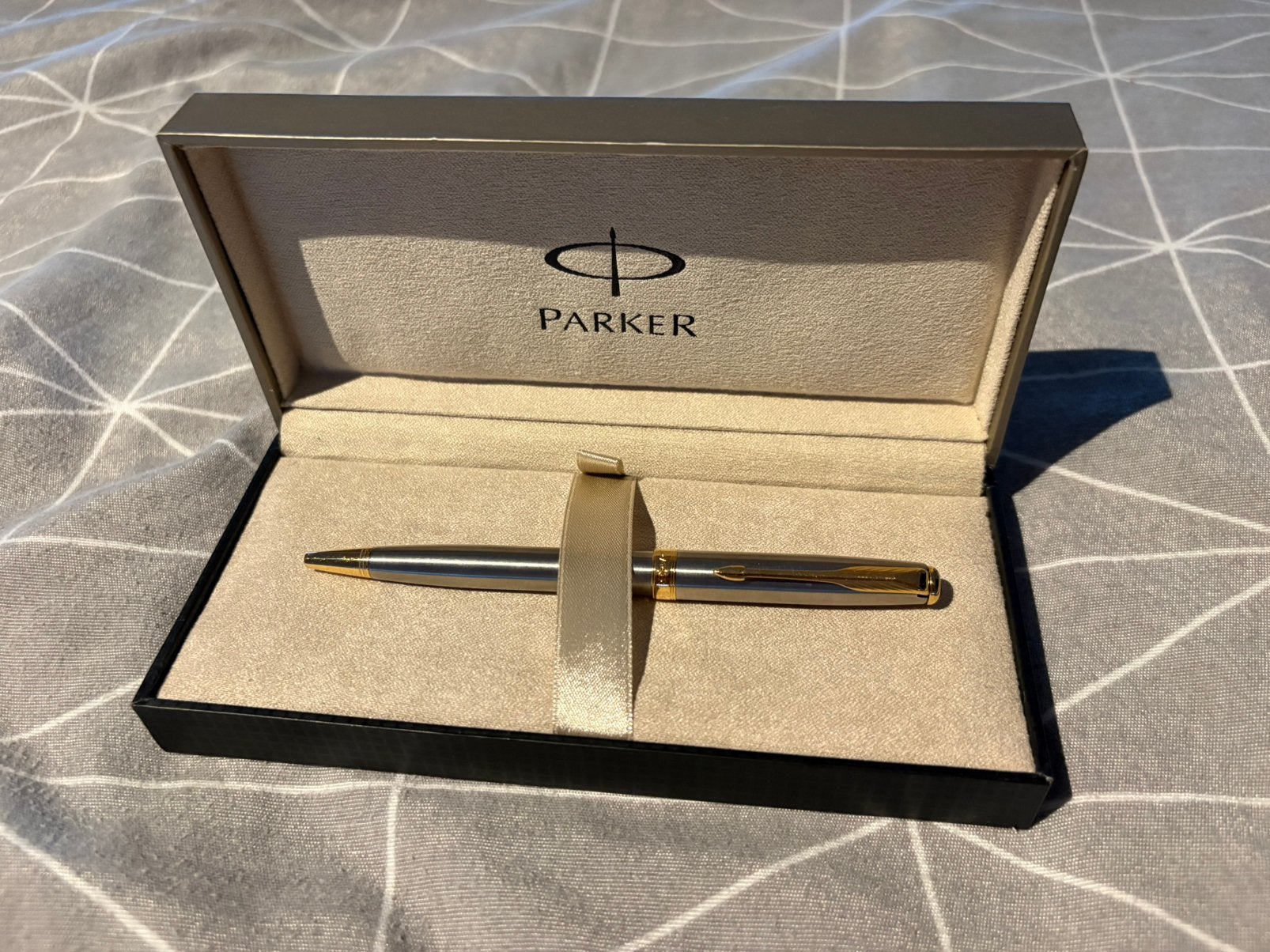 Parker Insignia balpen mat zilver met gouden accenten, Ophalen, Nieuw, Met doosje, Parker