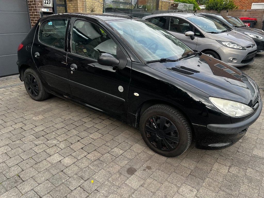 peugeot 206 bj2009 met 113000 met garantie en groot scherm, Voorwielaandrijving, Electronic Stability Program (ESP), Stof, 1360 cc