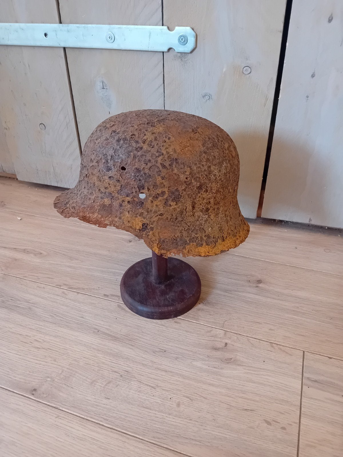 ​WO2 Duitse Helm (Stahlhelm) – Originele Bodemvondst, Verzamelen, Ophalen of Verzenden, Landmacht, Helm of Baret