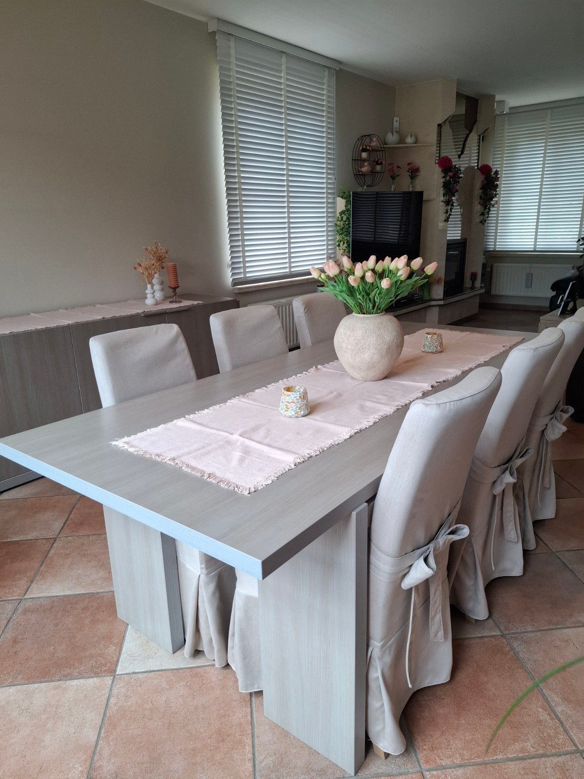 Eetkamer: tafel, stoelen en kast, Ophalen, Zo goed als nieuw