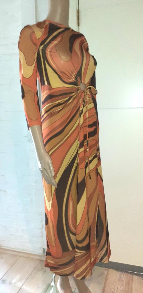 Lange jurk oranje bruin gedrapeerd retro Stradivarius S, Kleding | Dames, Jurken, Bruin, Nieuw, Ophalen of Verzenden, Maat 36 (S)
