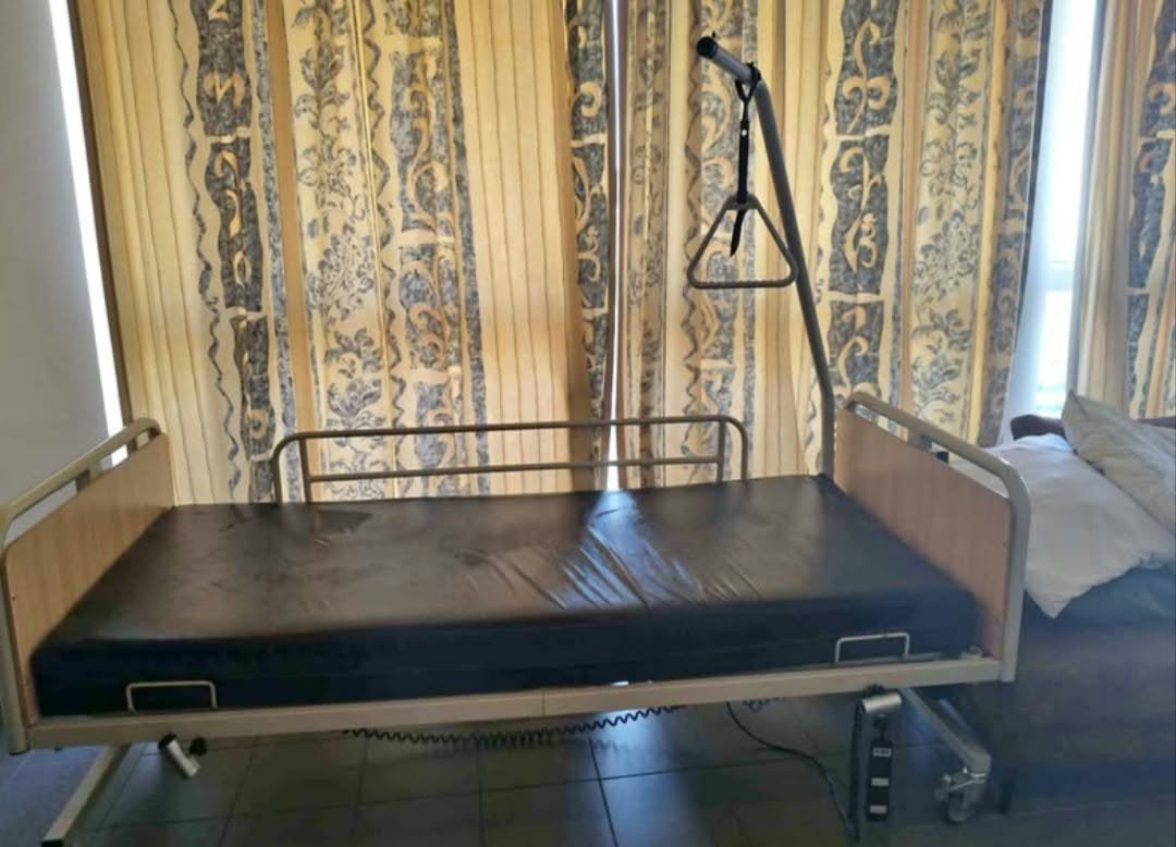elektrische ziekenhuisbed, Antiek en Kunst, Ophalen