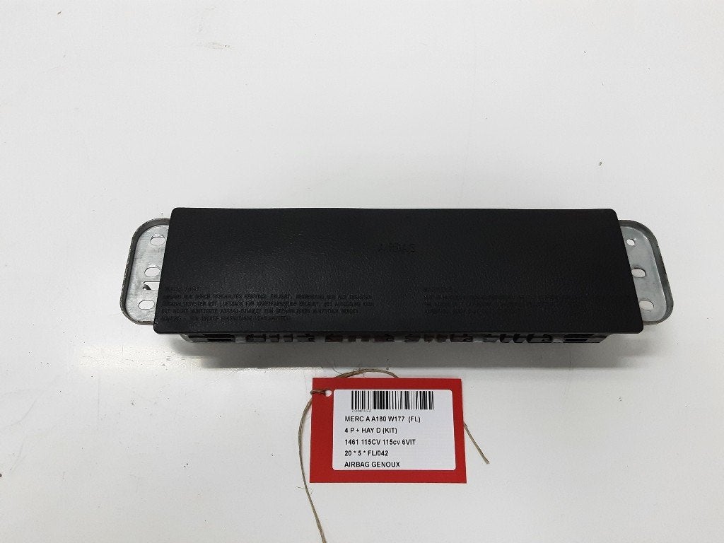 AIRBAG GENOUX Mercedes-Benz A (177.0) (A1778600202), Mercedes-Benz, Mevr. I. Hauben, Utilisé, Rue de l'Espoir 34 34
4030  GRIVEGNÉE, BE