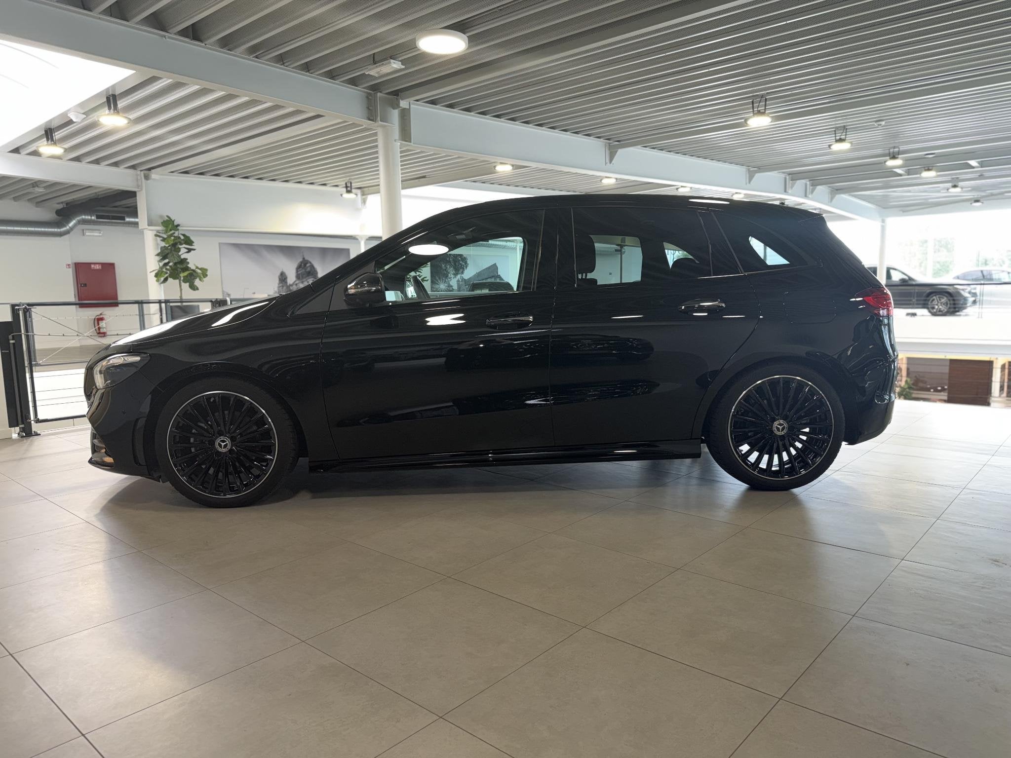 Mercedes-Benz B-Klasse 180 Star Edition + AMG LINE + TREKHAA, Autos, 1332 cm³, https://public.car-pass.be/vhr/f3b02ea4-3a28-4e2b-99f3-bbec6edac81b