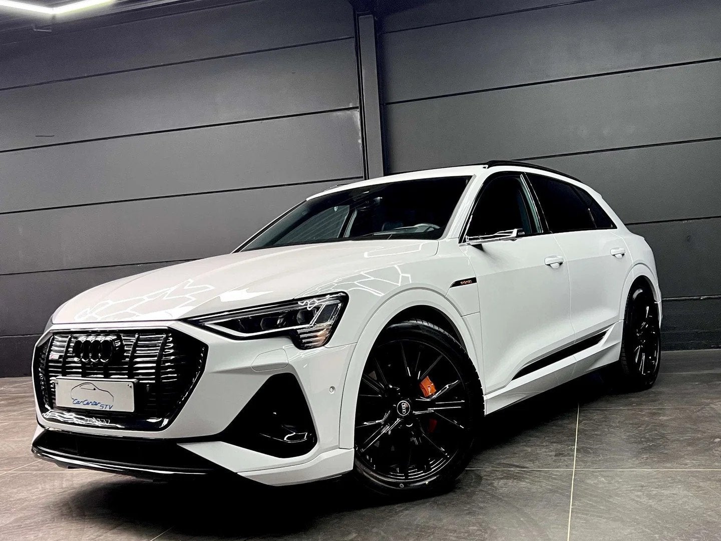Audi e-tron 55 Quattro * VERKOCHT * VENDU * SOLD *, Auto's, Audi, Gebruikt, Automatische klimaatregeling, 408 pk, 5 zetels