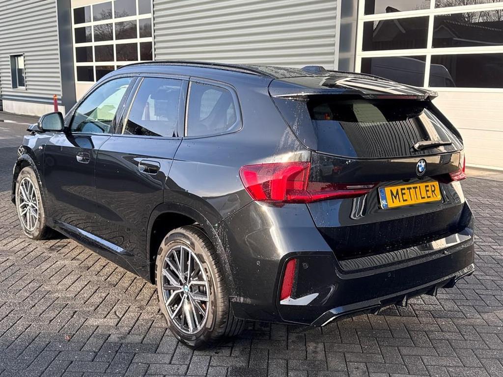BMW X1 SDrive18d, M-Sportpakket, harman kardon, alcantara, n, 1995 cc, 110 kW, 4 cilinders, Zwart
