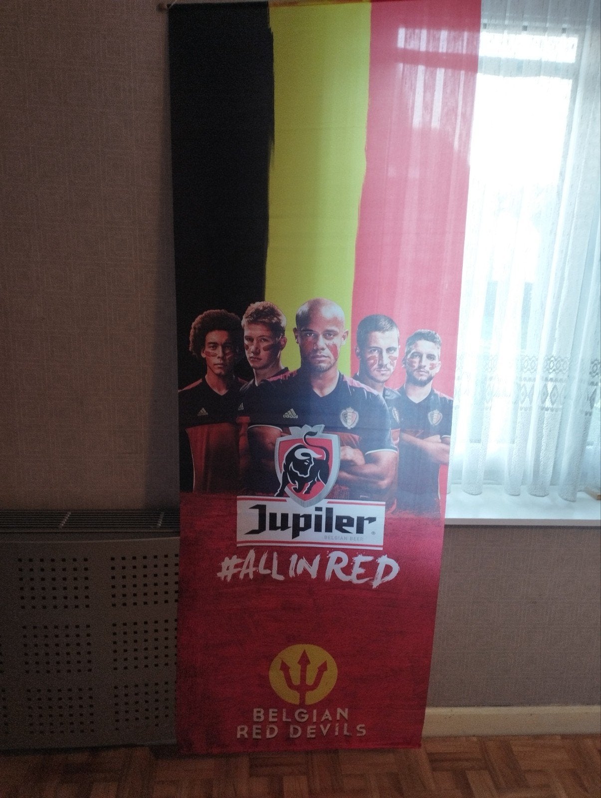 Een lange vlag van de rode duivels met company,debruine ,ha, Verzamelen, Ophalen