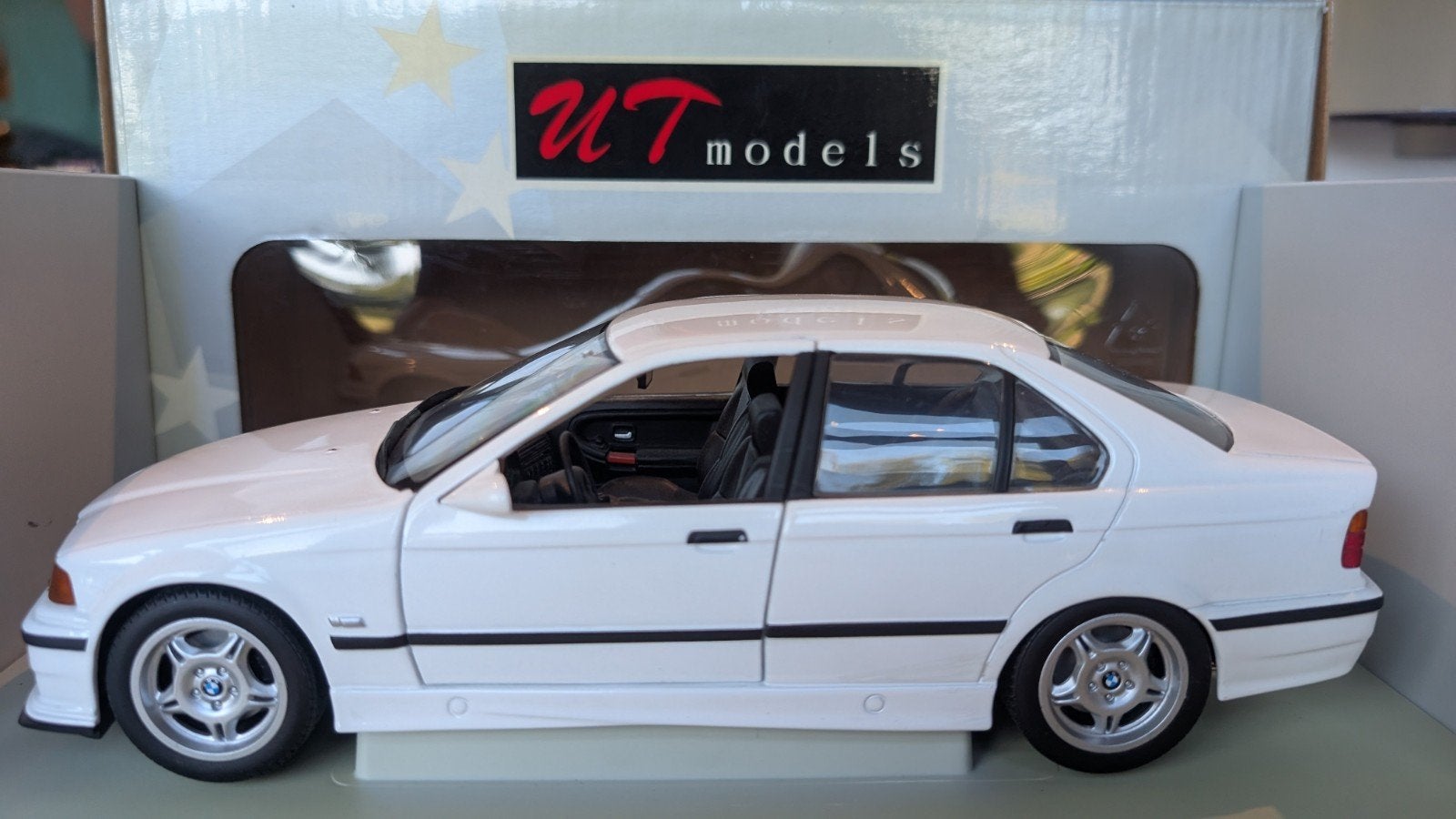 UT Models BMW E36 M3 sedan, white, Hobby en Vrije tijd, Modelauto's | 1:18, Ophalen of Verzenden, Gebruikt, Auto, UT Models