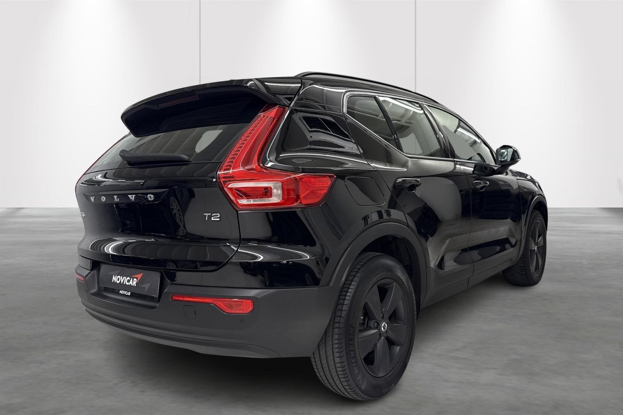 Volvo XC40 T2 Momentum Core Automaat, Auto's, Volvo, Stof, Gebruikt, Automatische klimaatregeling, 164 g/km