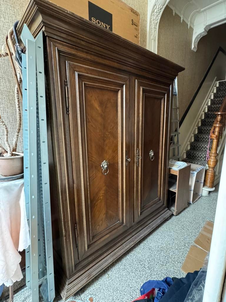 Houten kast, Ophalen