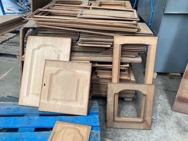 Grand lot de portes, tiroirs et cadres en chêne, Enlèvement, Bois