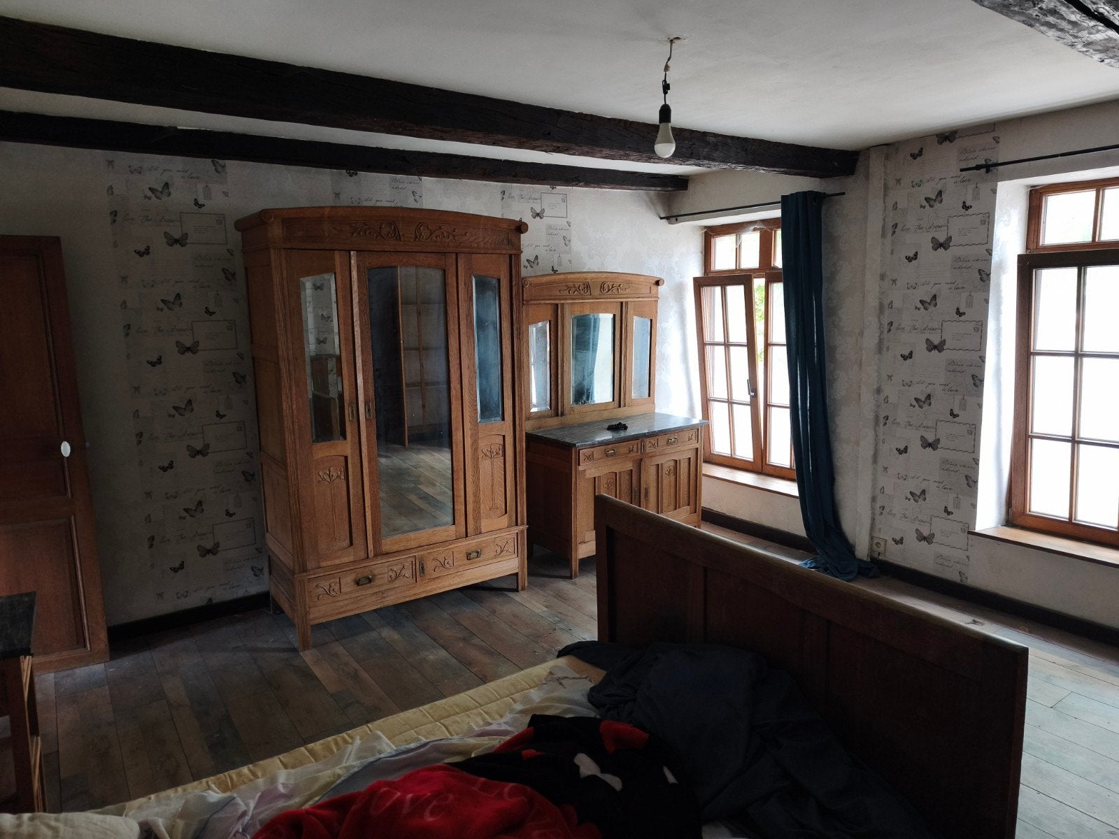 meubles aux bois ancien travailé mirroir et marbre