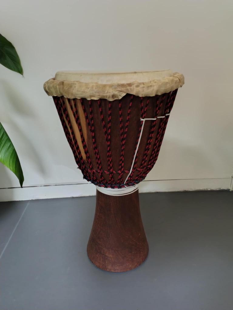 Djembee met draagtas. Diameter 31 m, hoogte 60cm., Ophalen, Zo goed als nieuw