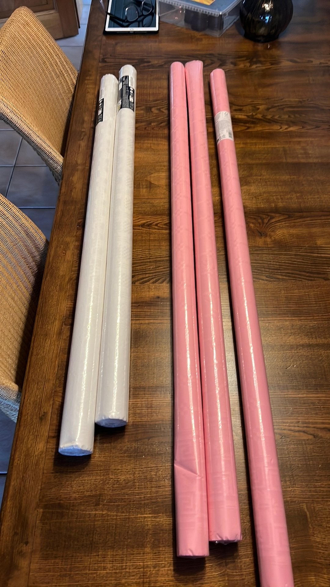 5 rollen tafelkleden ( papier ), Huis en Inrichting, Ophalen, Nieuw, Roze