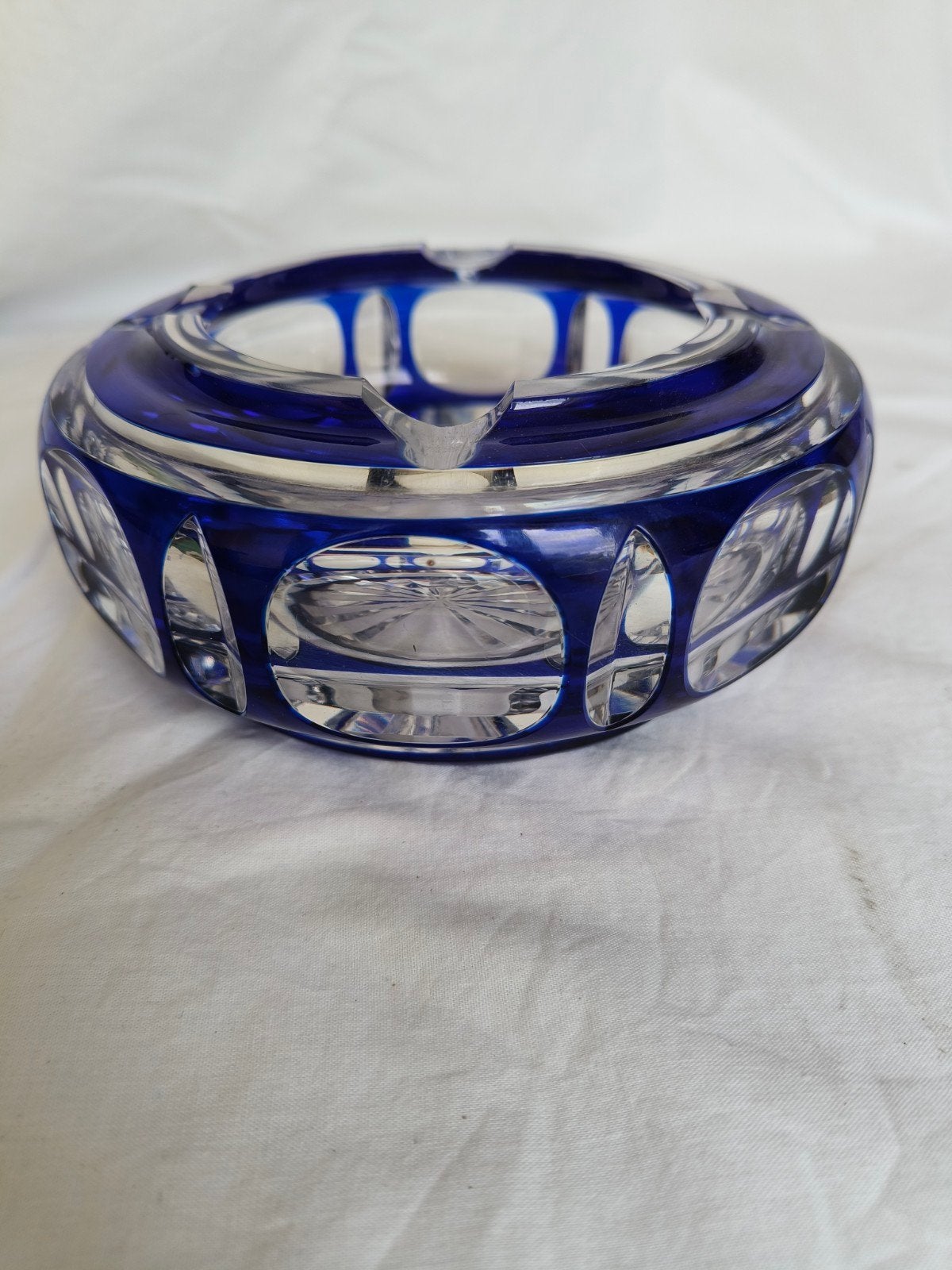 blauwe asbak gesigneerd Val Saint lambert en rode asbak niet, Antiek en Kunst, Antiek | Glaswerk en Kristal, Ophalen of Verzenden
