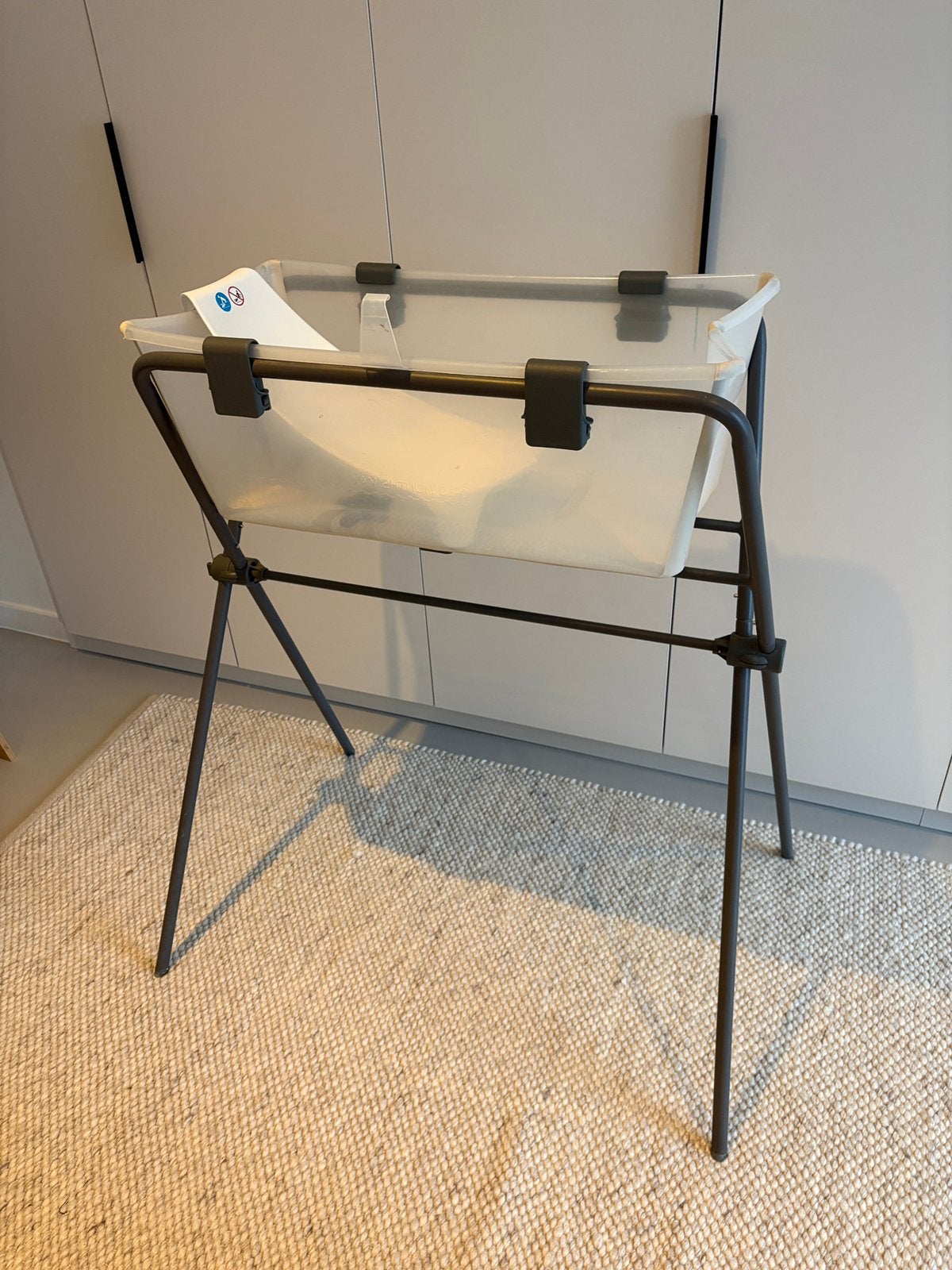 Stokke flexi bath beige met standaad en newborn insert, Enfants & Bébés, Bains & Soins, Autres marques, Enlèvement, Utilisé, Standard