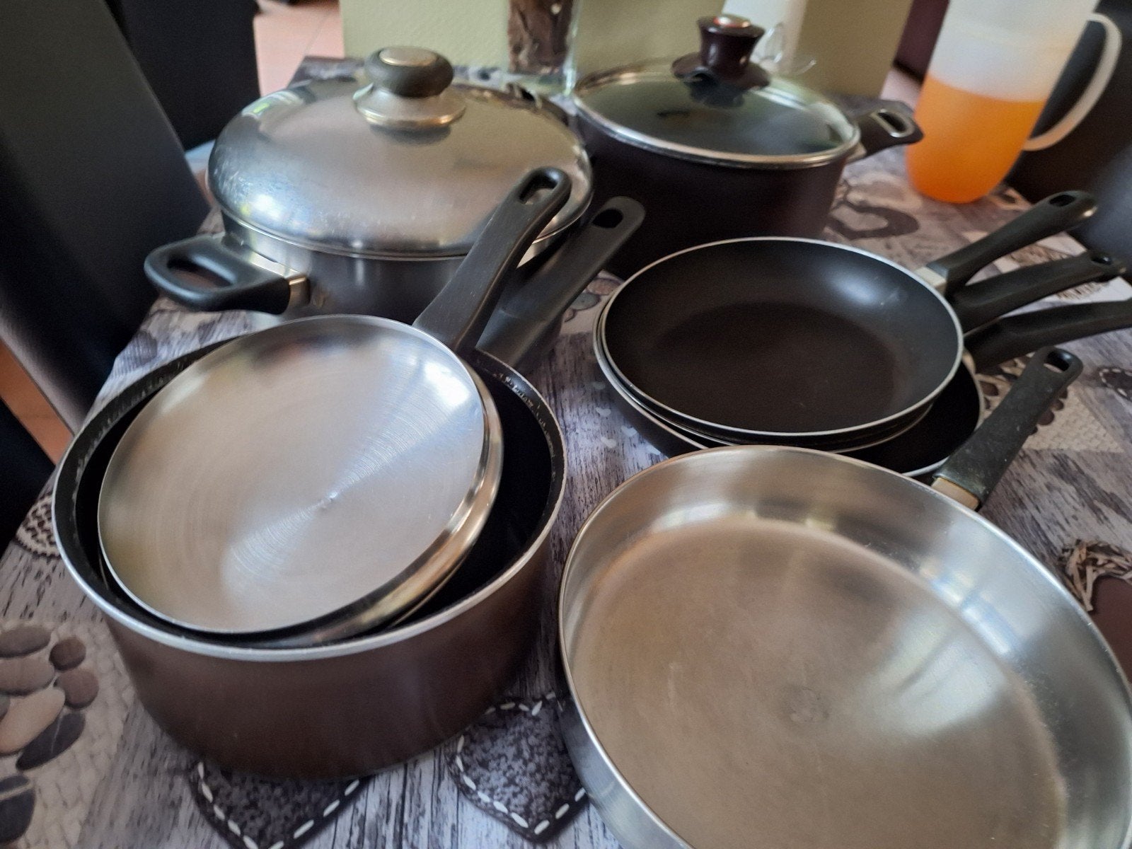 Reeks pannen en kookpotten in goede staat.   GRATIS, Ophalen