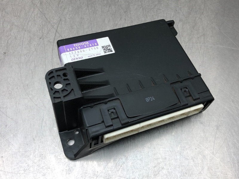 COMPUTER KACHEL Toyota Prius Plus (ZVW4) (|8865047410|), Gebruikt, Toyota