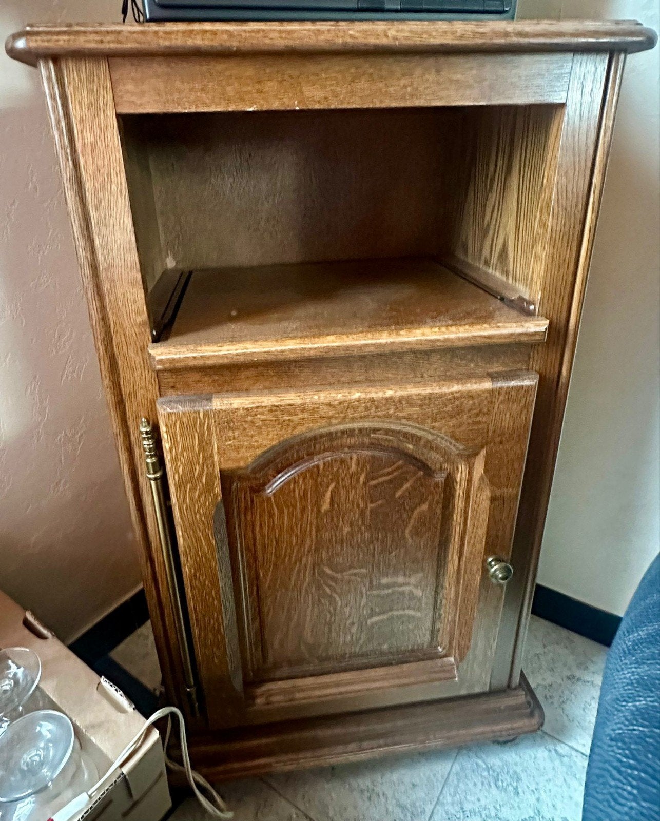Meuble téléphone, Enlèvement