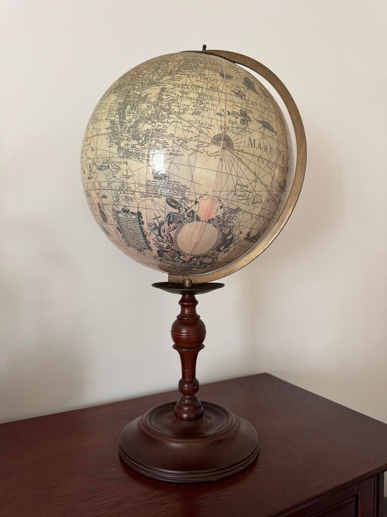 Vintage decoratieve wereldbol/globe beige op houten voet, Ophalen of Verzenden, Gebruikt