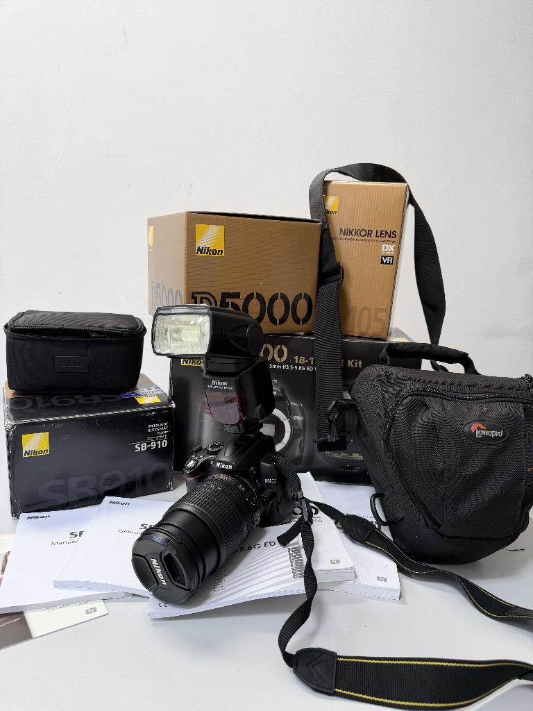 Nikon D5000 met lens + flitser, Audio, Tv en Foto, Fotocamera's Digitaal, Zo goed als nieuw, Spiegelreflex, Nikon, Ophalen