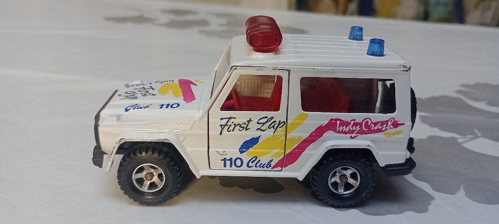 Majorette Mercedes 230 GE 1-34 First Lap Indy Crash, Enlèvement ou Envoi, Utilisé, Voiture
