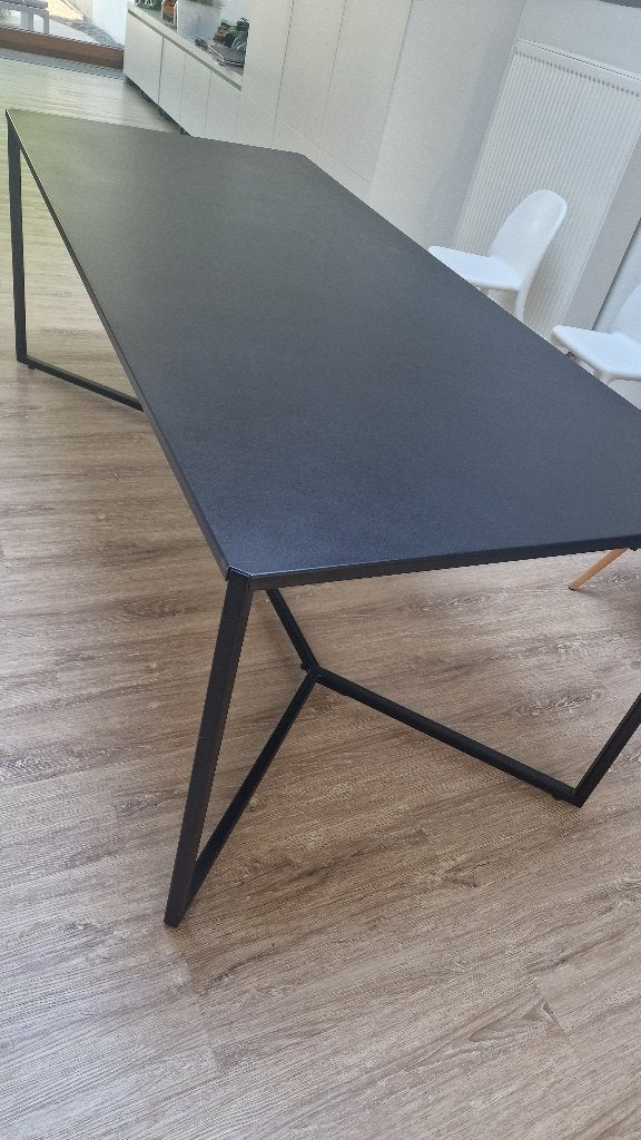 Zwarte metalen tafel, Huis en Inrichting, Tafels | Salontafels, Ophalen, Gebruikt, Metaal