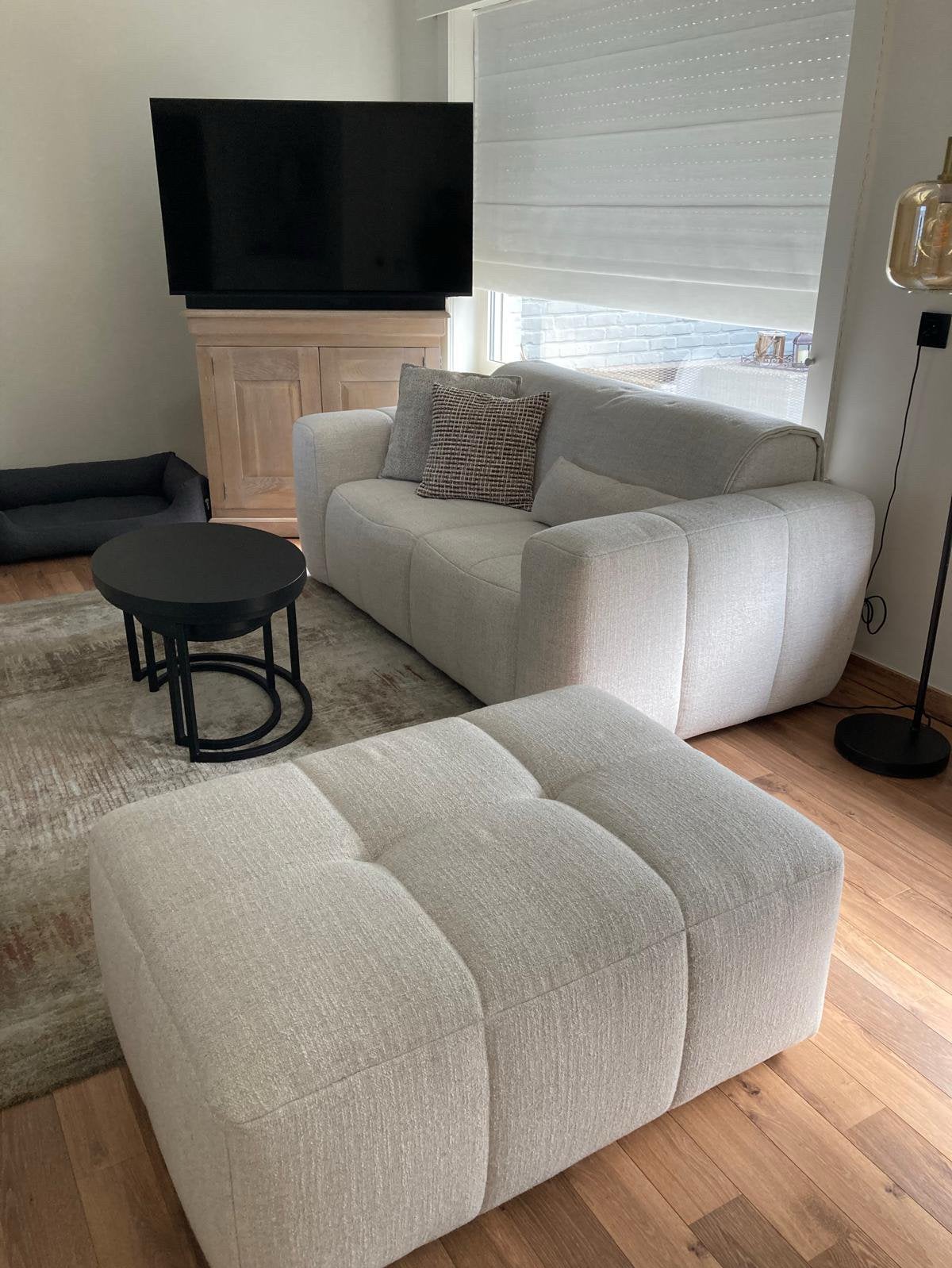 Canapé beige 2 x deux places et pouf à vendre, Enlèvement, Tijdloos / modern, Deux personnes, Tissus
