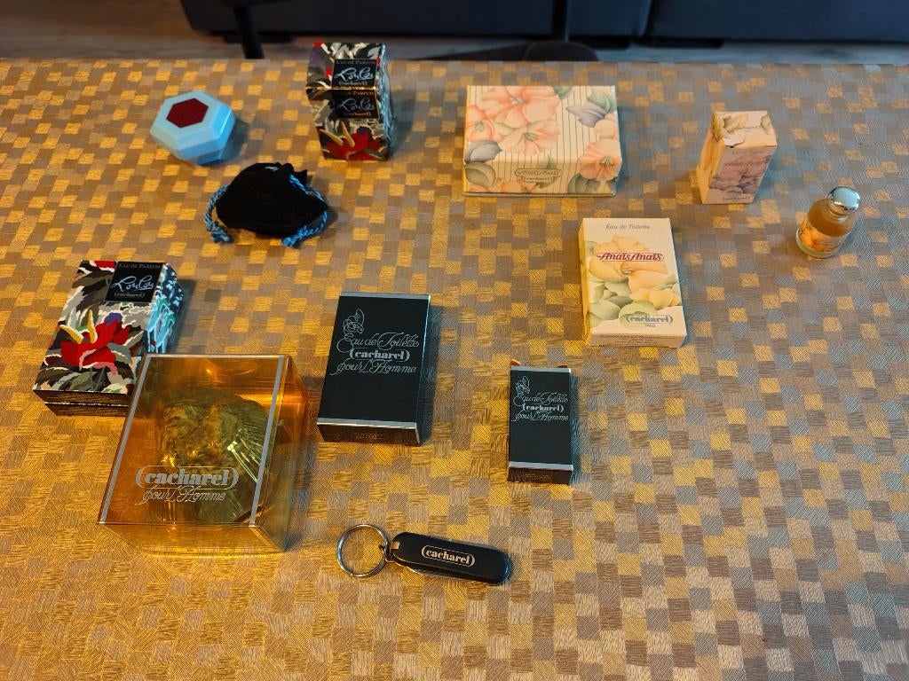 Miniatuur parfum flesjes Cacharel, Verzamelen, Ophalen, Zo goed als nieuw, Miniatuur, Gevuld