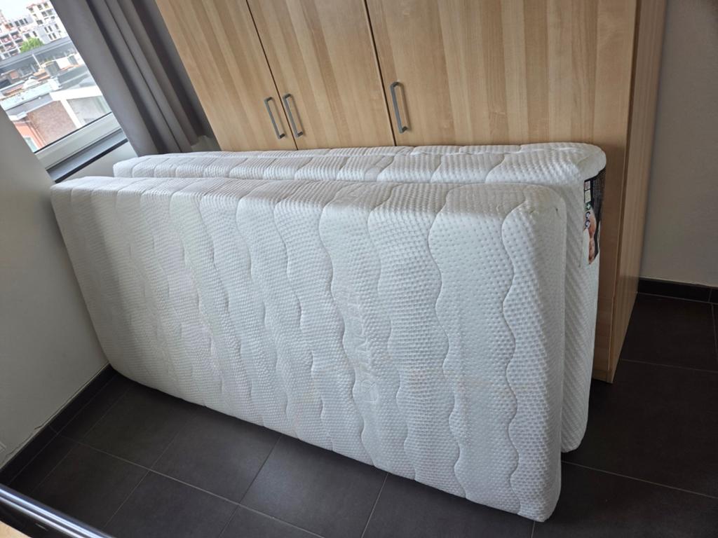 Matrassen in goede staat te koop, Ophalen, 90 cm, Eenpersoons, Zo goed als nieuw