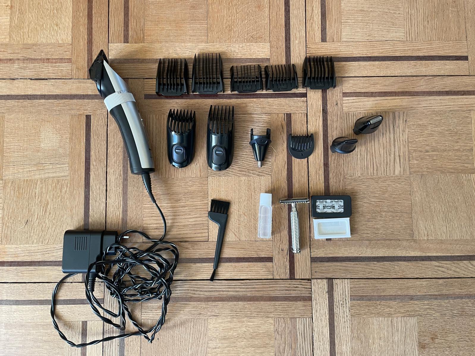 Tondeuse professionnelle Panasonic ER1511+ accessoires barbe, Enlèvement ou Envoi, Comme neuf, Nettoyage