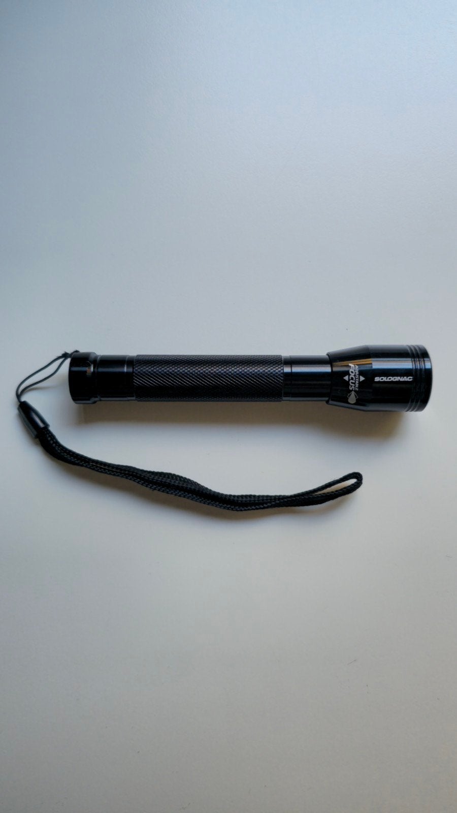 Solognac Flaslight - 100 Lumens - Adjustable Focus, Enlèvement ou Envoi, Comme neuf, Batterie