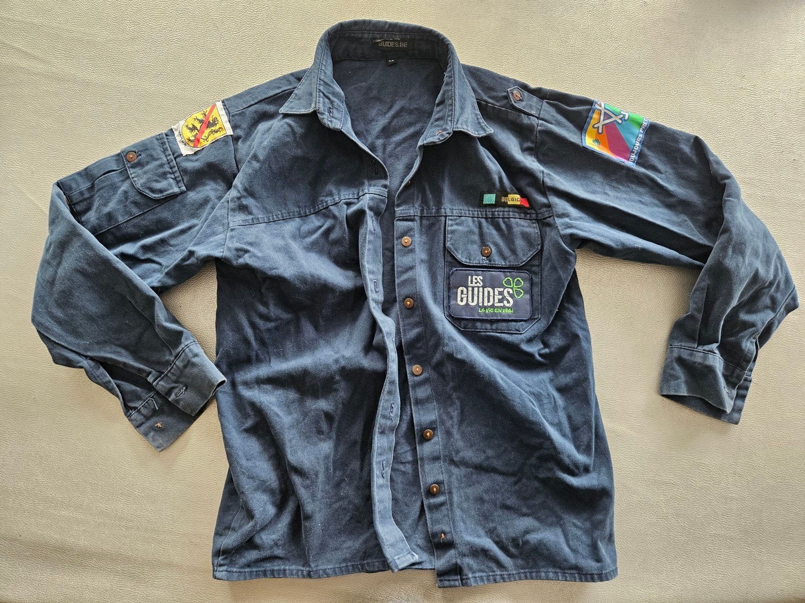 Chemise pour guide taille 14 ans très bon état, Enlèvement, Vêtements