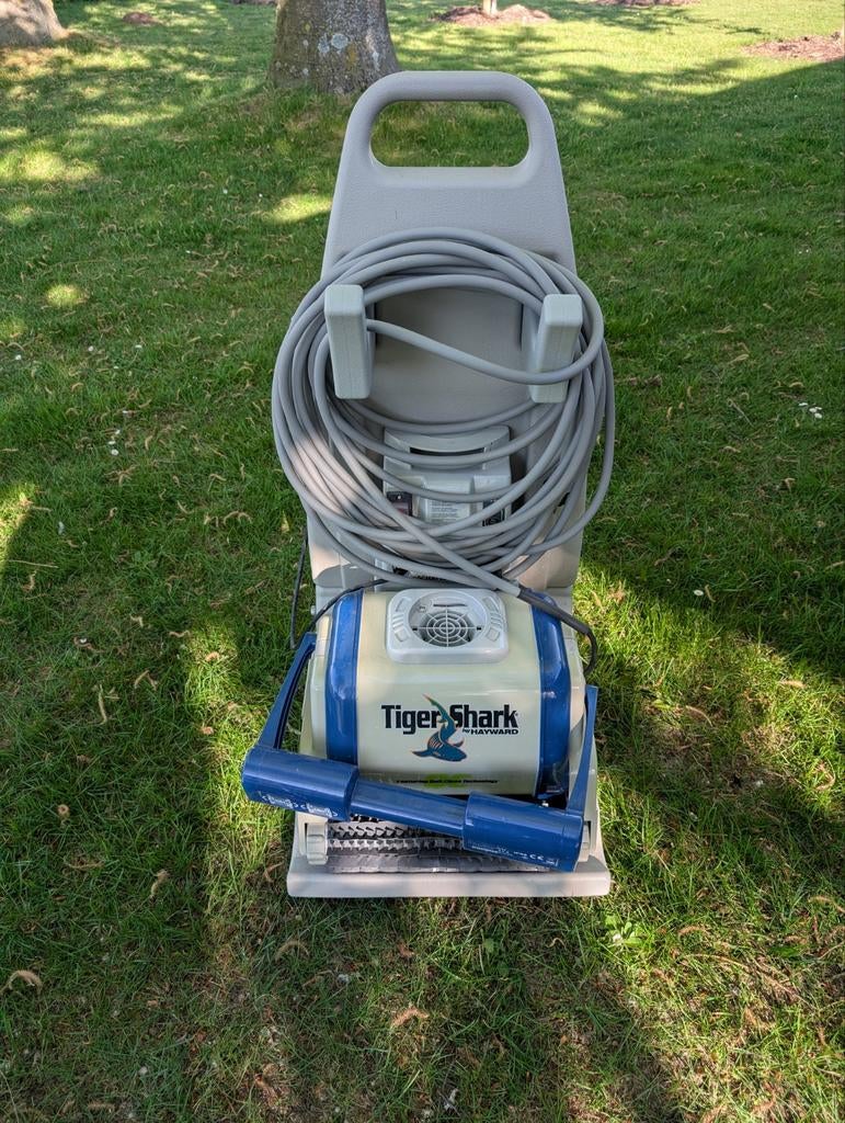 Robot de piscine tiger shark, Enlèvement, Comme neuf, Machine de nettoyage à brosse