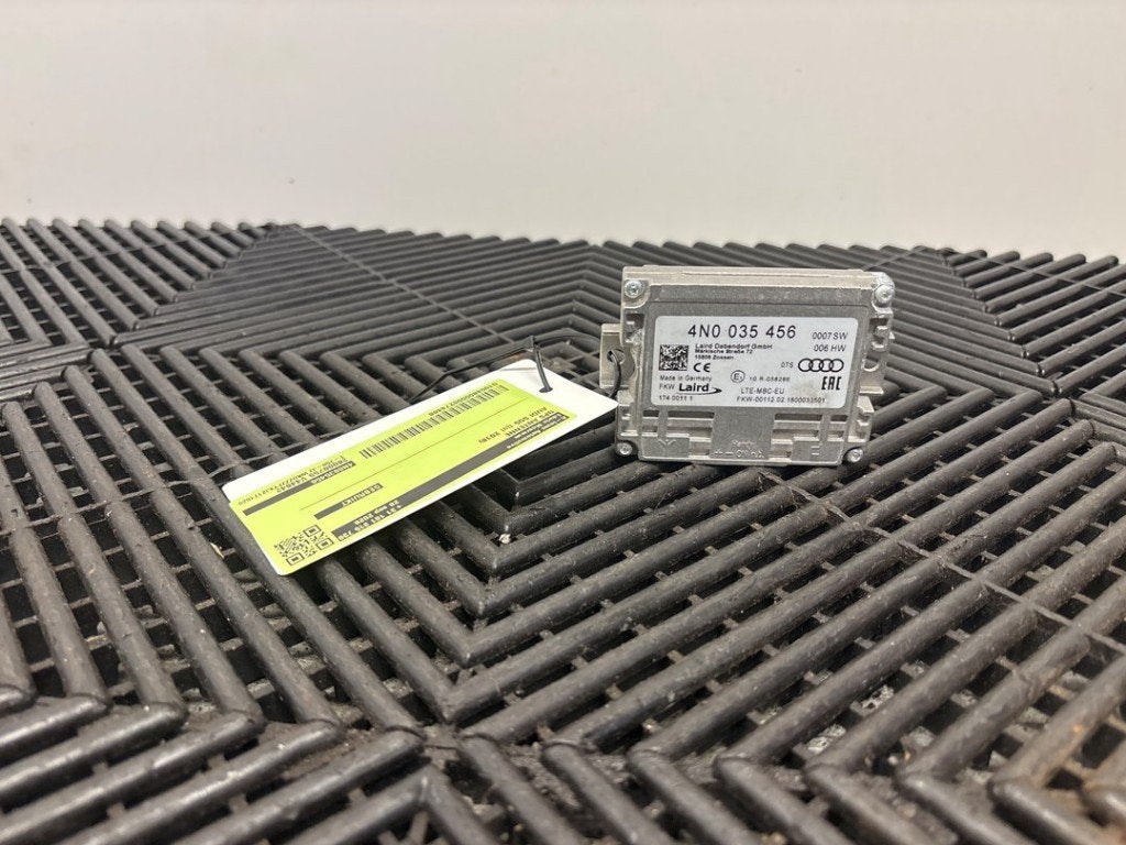 ANTENNE GPS Audi SQ5 (FYB / FYG) (01-2016/-) (|4N0035456|), Auto-Union-Straße  1,
85057  Ingolstadt, DE, Info@audi.de, Audi, Utilisé