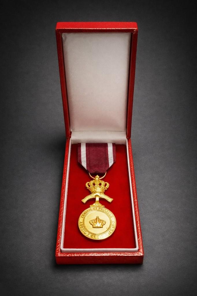 Médaille d'Or de l'Ordre de la Couronne de Belgique., Enlèvement, Or