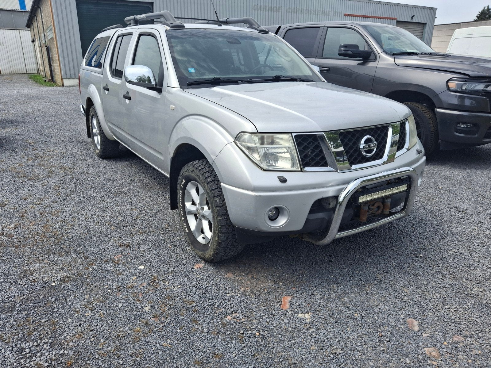 Nissan Navara, Autos, Argent ou Gris, Achat, 2500 cm³, Boîte manuelle