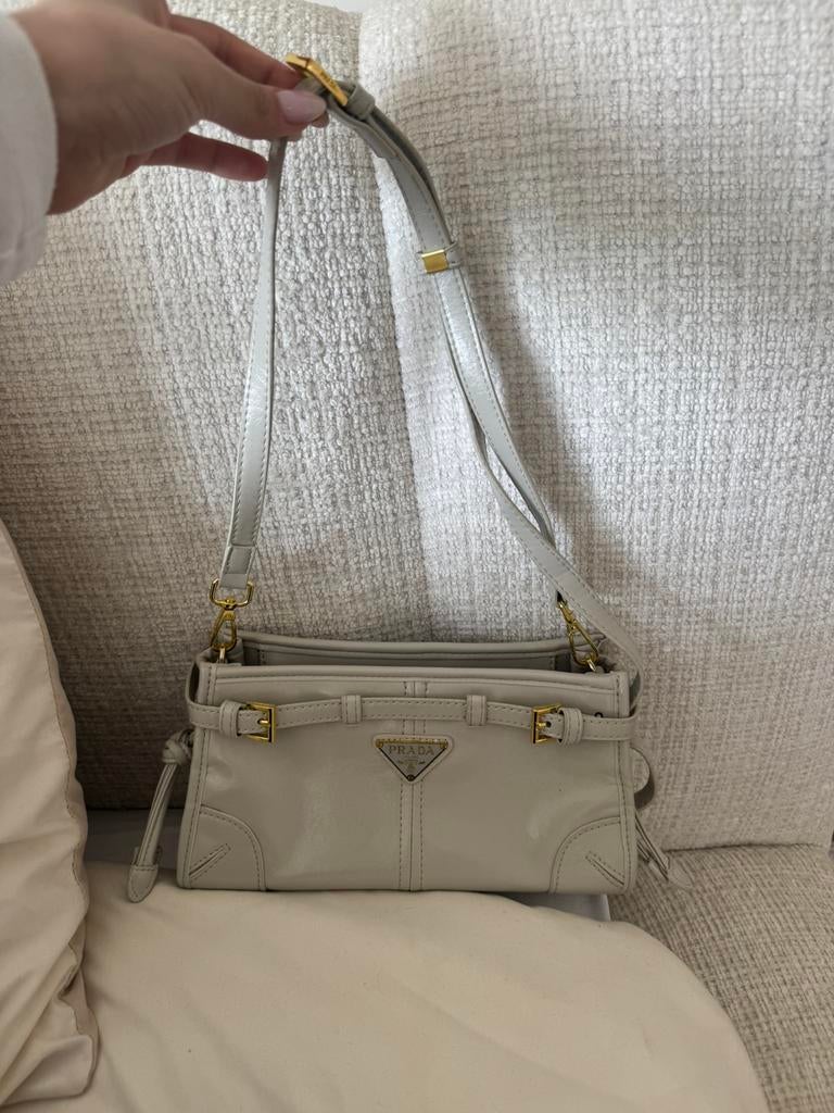 1/1 prada tas, nieuw, Handtassen en Accessoires, Tassen | Damestassen, Ophalen of Verzenden, Zo goed als nieuw