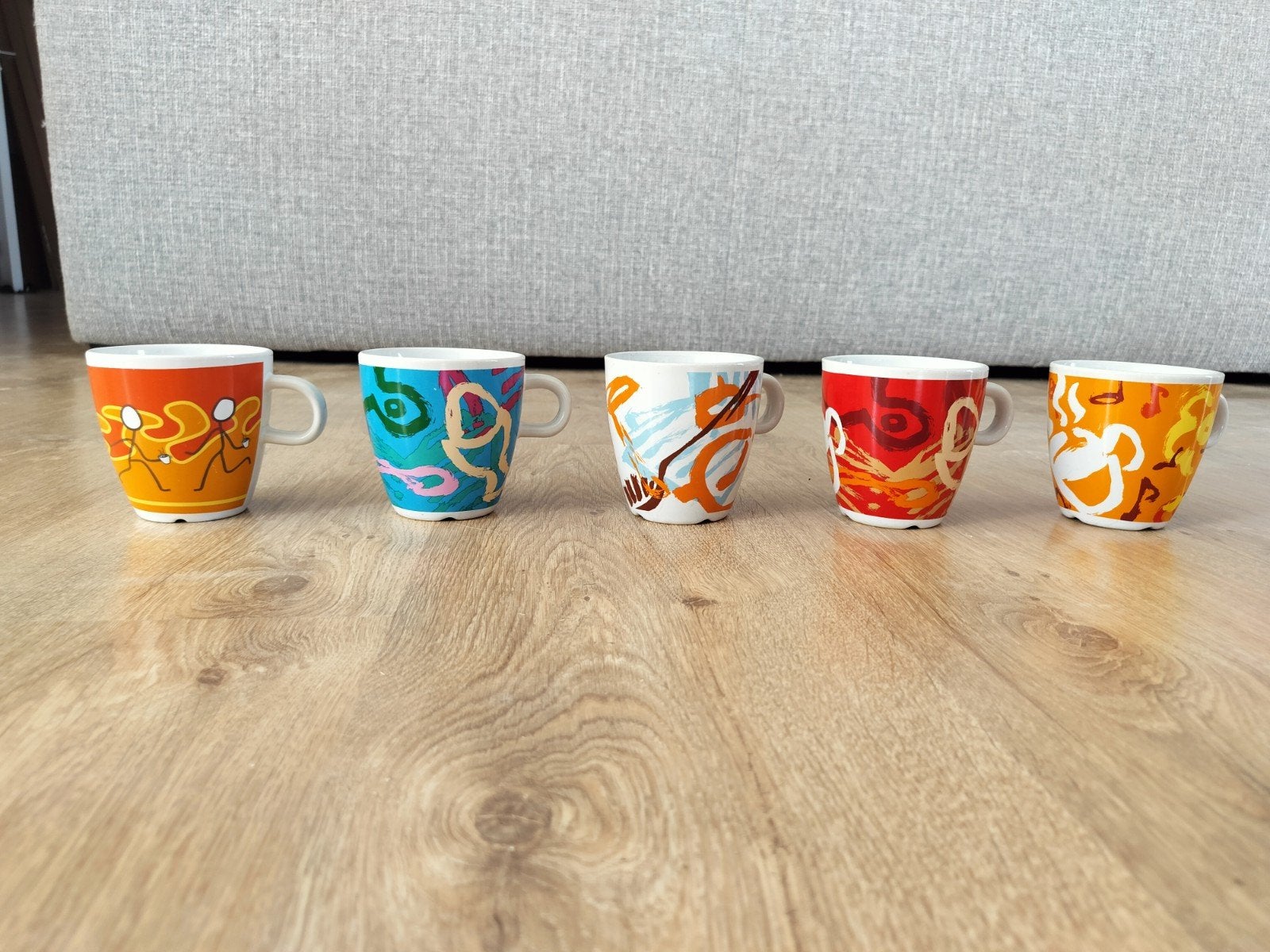 5 tasses de couleurs Douwe Egberts, Maison & Meubles, Cuisine | Vaisselle, Enlèvement, Utilisé, Tasse(s) et/ou soucoupe(s)
