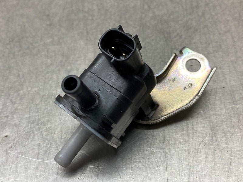VACUUM VALVE Toyota Prius (ZVW3) (|9091012276|), Autos : Pièces & Accessoires, Utilisé, Toyota