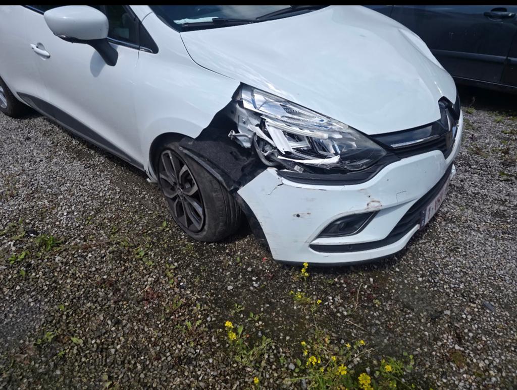 Renault clio break pour pièces ou a réparer, Autos, Euro 5, Achat, Boîte manuelle, Noir