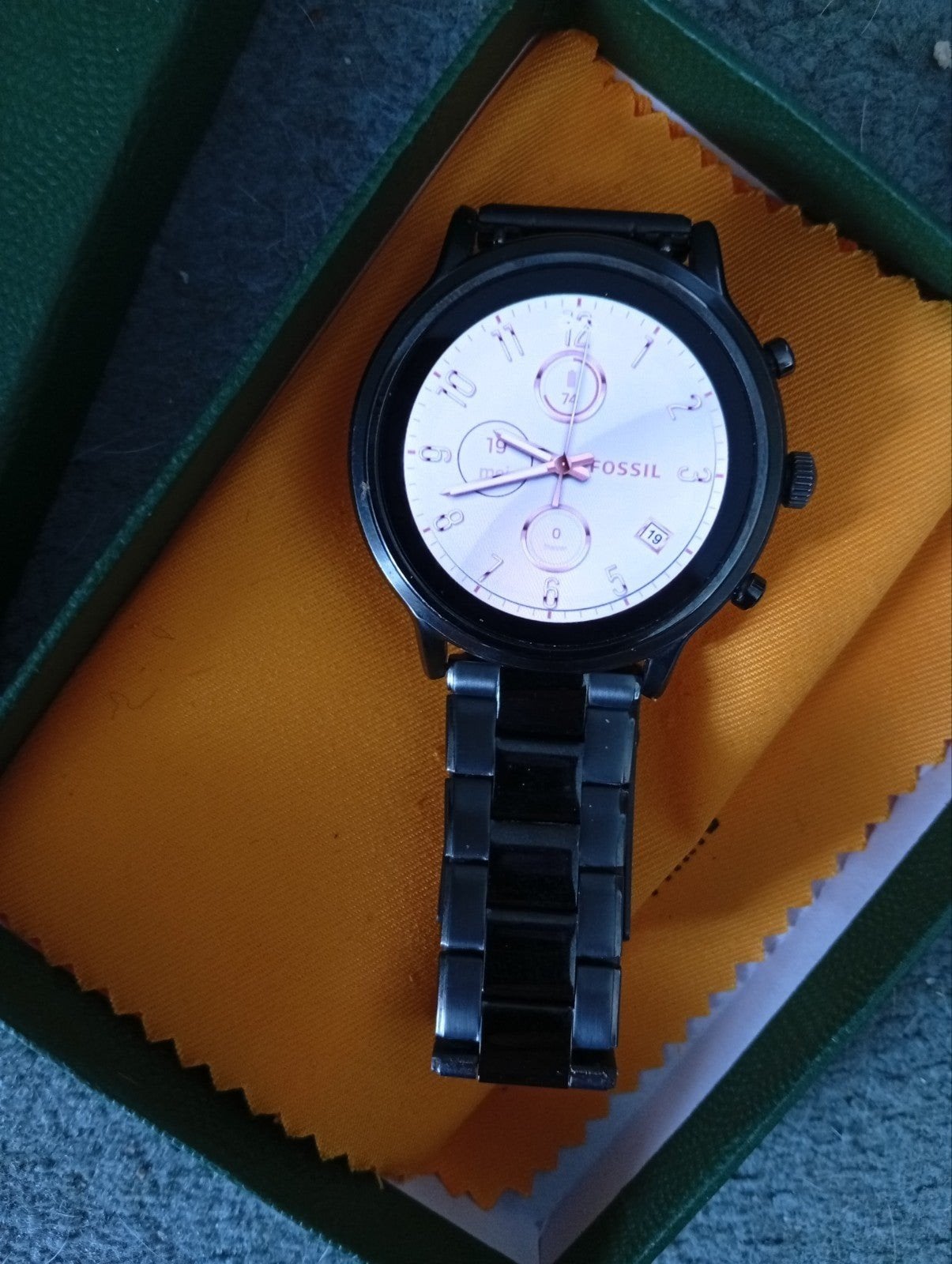 Fossil smartwatch met doosje en lader, Handtassen en Accessoires, Smartwatches, Zwart, Fossil, Ophalen of Verzenden, Zo goed als nieuw